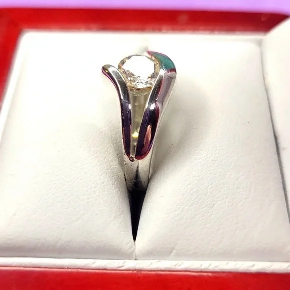 Elegant Sterling Silver Women's Ring with Moissanite Accent - Picture 3 of 7